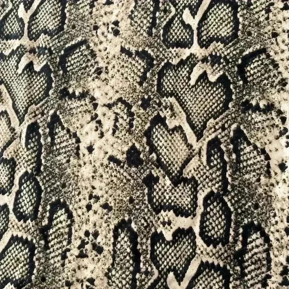 💥🆕 TAKE THE EDGE OFF SNAKESKIN TANK HOLLOW OUT TOP XL 🆕 - Picture 5 of 6